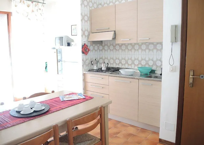 Flat 100mt From The With Sunny Balcony بيبيوني