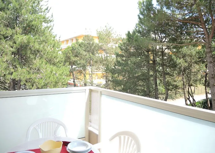 Flat 100mt From The With Sunny Balcony