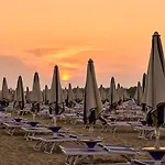 Апартаменти Flat 100mt From The With Sunny Balcony Бібіоне