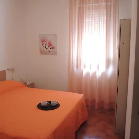 Flat 100 M From The With Sunny Balcony Апартаменти Бібіоне