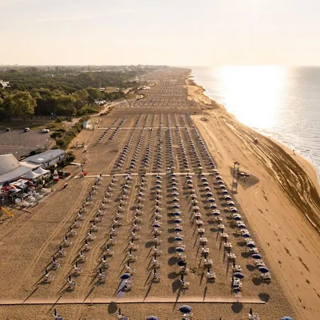 Flat 100mt From The With Sunny Balcony Διαμέρισμα Μπιμπιόνε