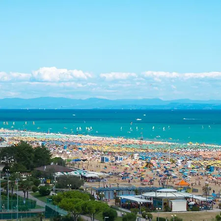 Flat 100 M From The With Sunny Balcony 公寓