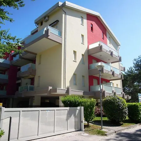 Flat 100 M From The With Sunny Balcony 公寓 比比翁
