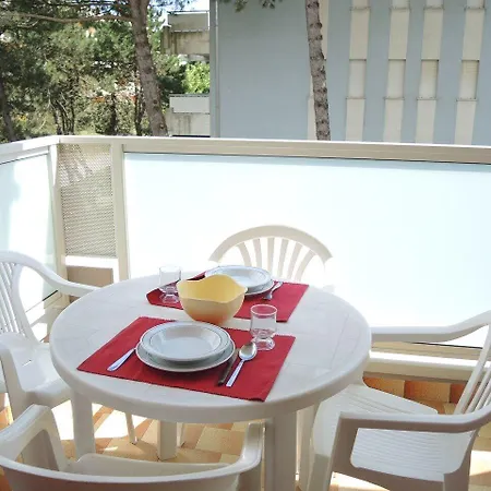 Flat 100 M From The With Sunny Balcony 公寓 *