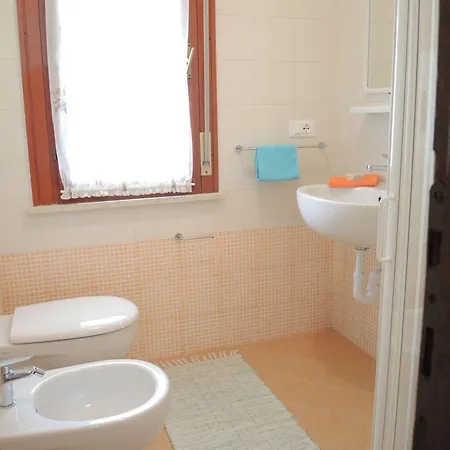 Flat 100 M From The With Sunny Balcony Бібіоне