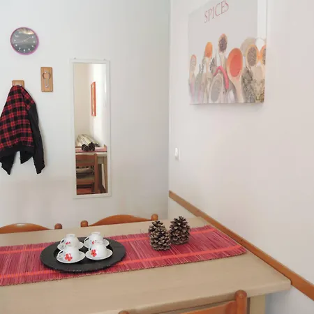 Flat 100 M From The With Sunny Balcony * 比比翁