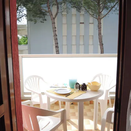 Flat 100 M From The With Sunny Balcony 公寓 *