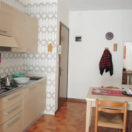 Flat 100 M From The With Sunny Balcony